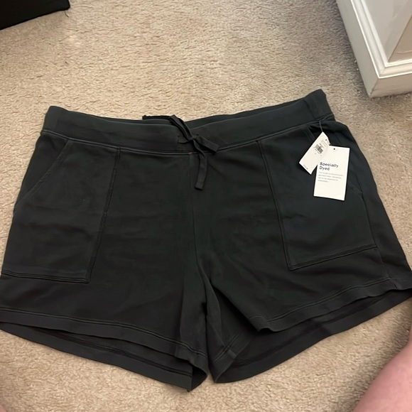 Old navy New with tags! Comfortable shorts  🩳 - Picture 1 of 4